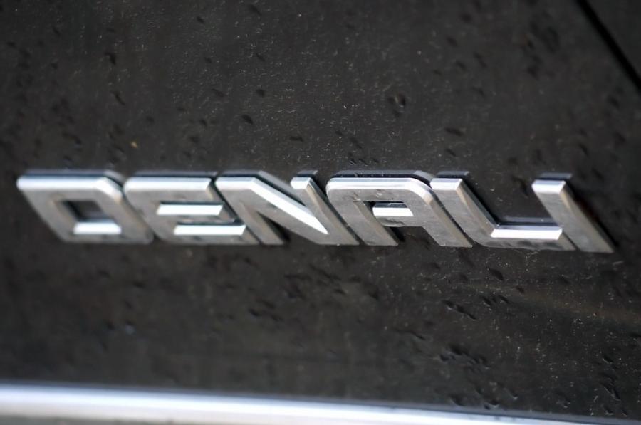  GMC Yukon Denali 2015 года  (фото 22 из 52)
